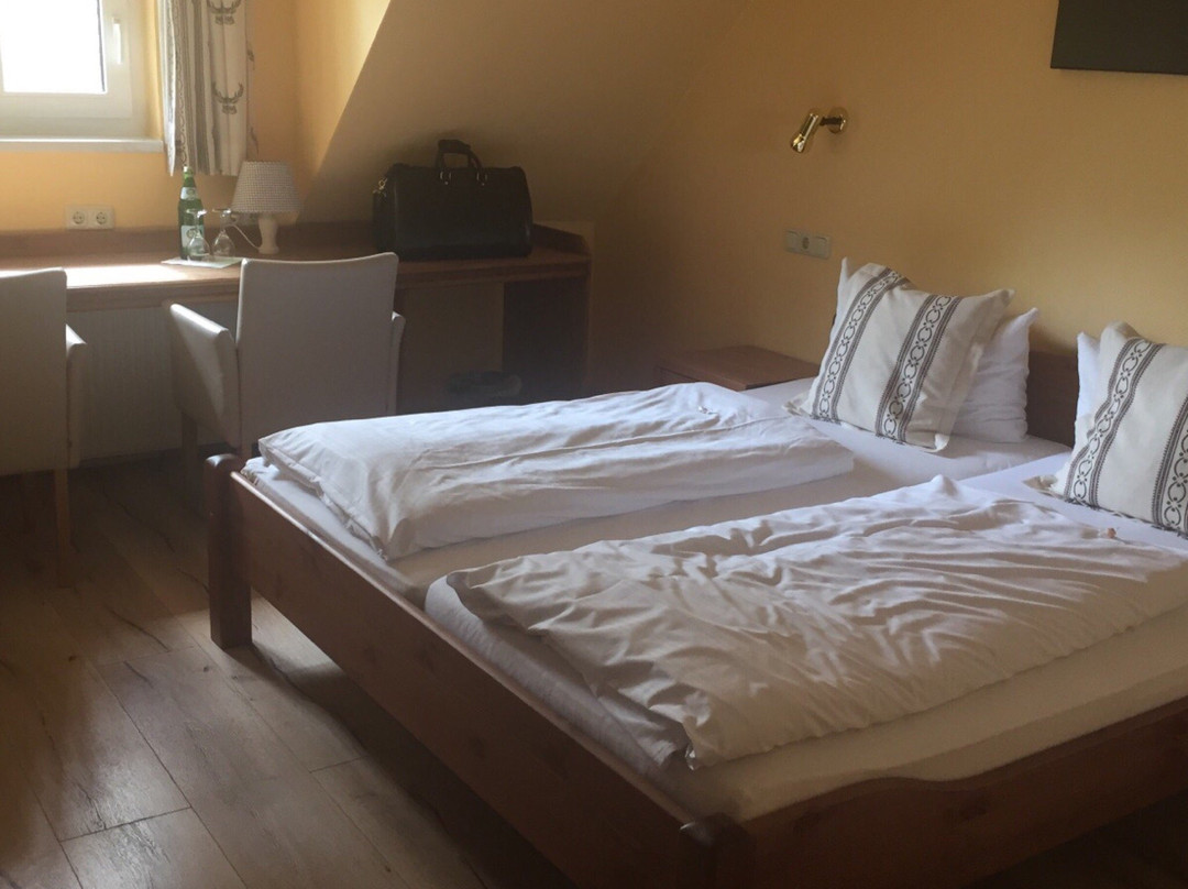 哈策尔指环酒店主图