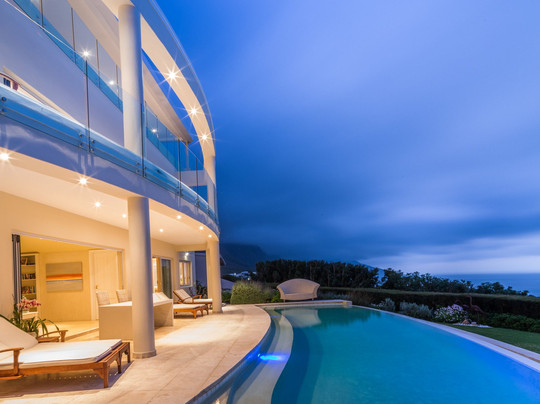 坎普斯湾大西洋套房酒店主图