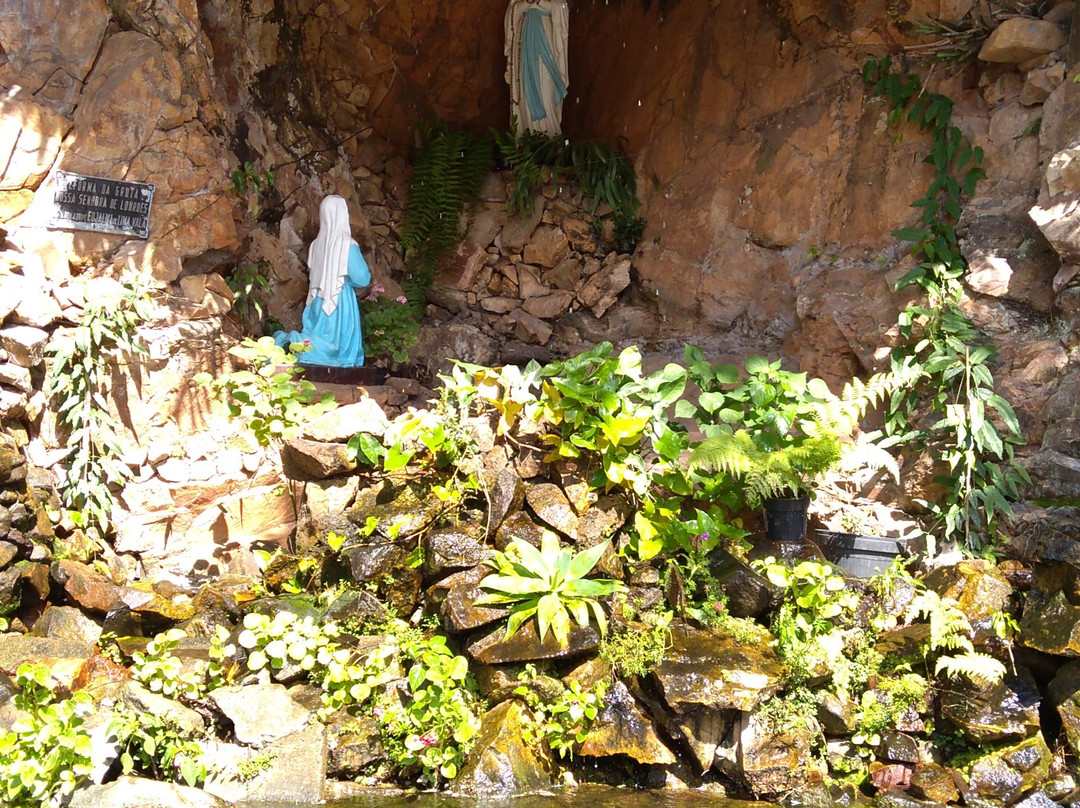 Gruta Nossa Senhora das Lourdes-Aguas da Prata必去景点