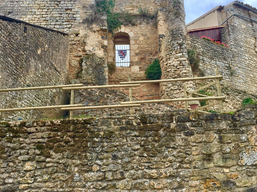 Ruines du Chateau Medieval景点图片