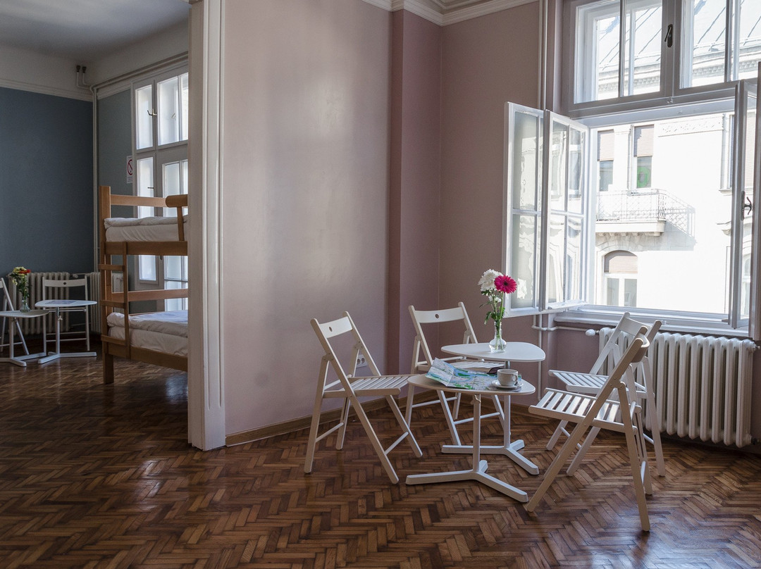 Roommates Hostel