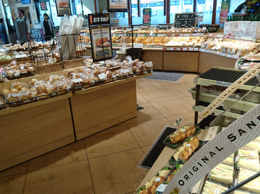 小麦の郷 ライフ中野駅前店