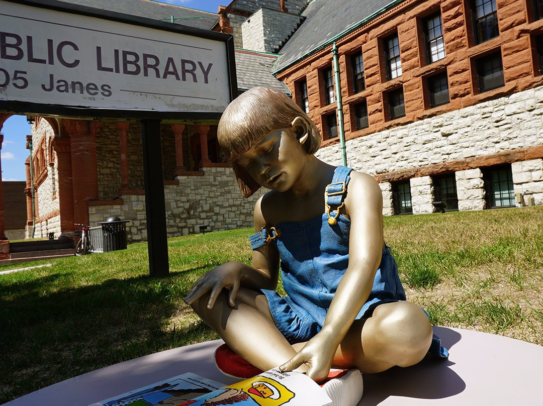 The Hoyt Library-萨吉诺必去景点