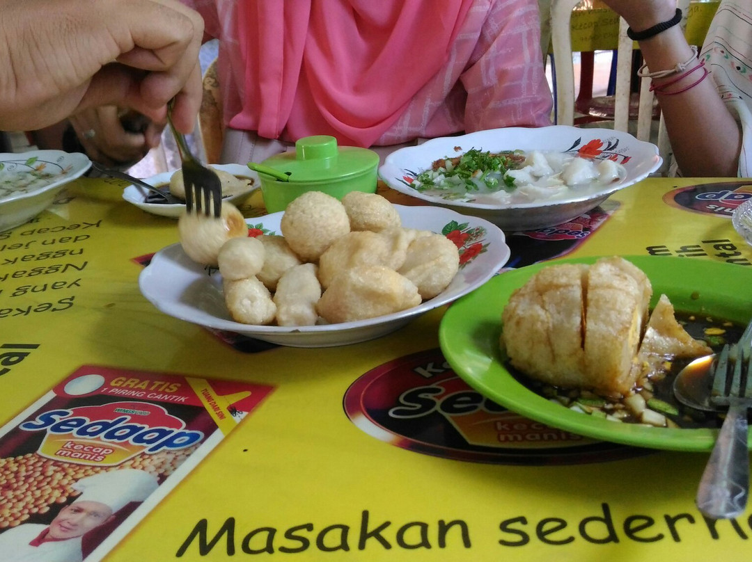 明古鲁餐馆和美食-Pempek Buffet Betty