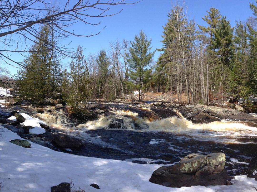 Lake of the Falls Country Park景点图片