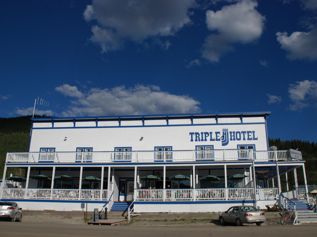 Triple J Hotel and Cabins主图