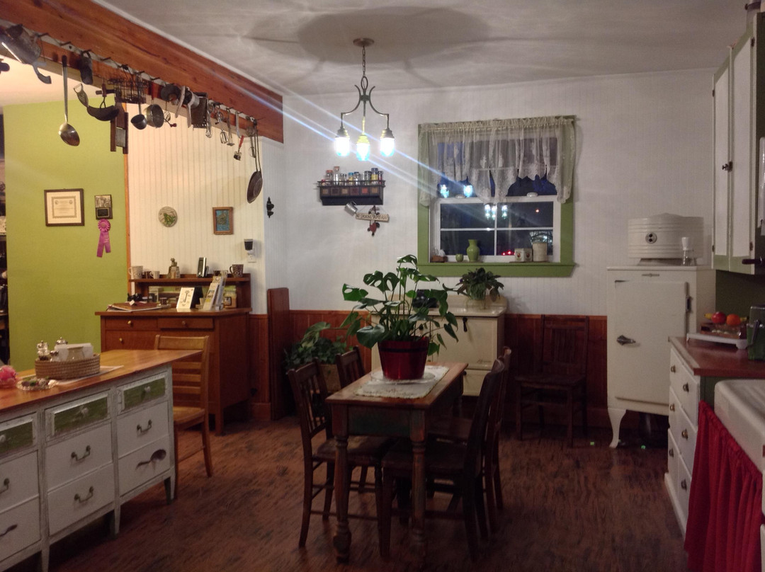 Largilliere Carriage House B&B主图