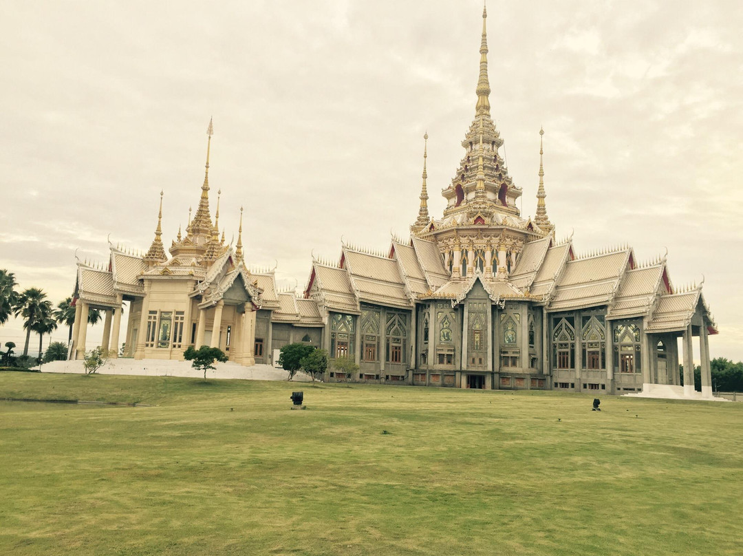 Lan Boon Mahawihan Somdet Phra Buddhacharn景点图片
