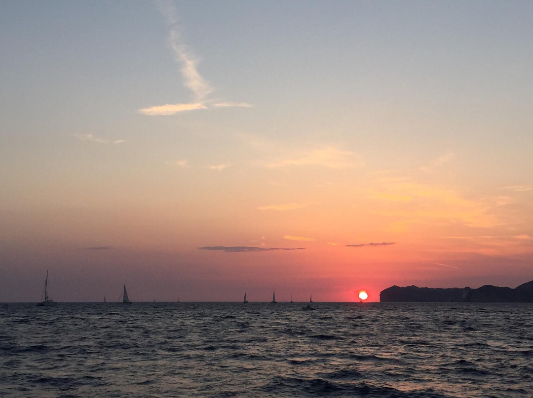 Anchors Away Yachting景点图片