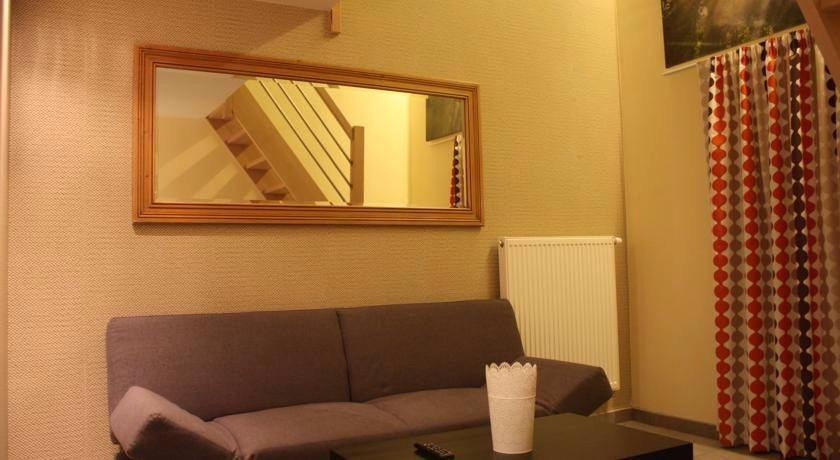 AU COIN  DES SOURCES主图