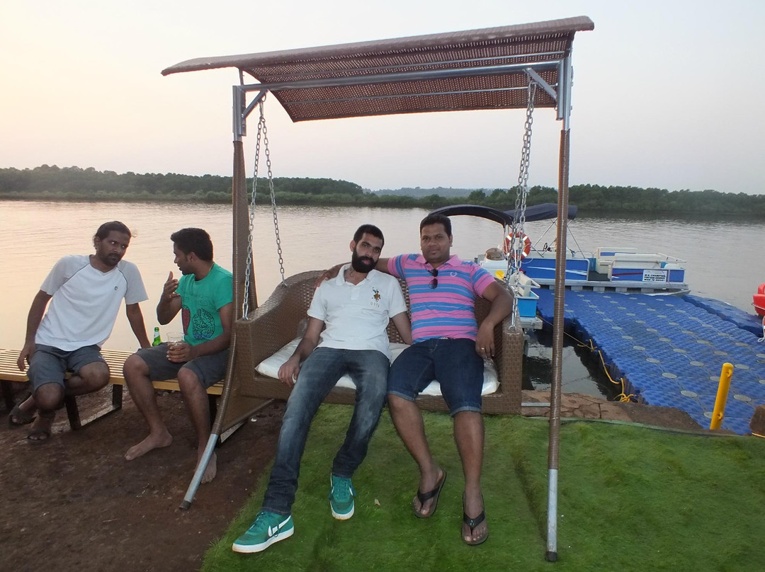 Champions Beach Club-卡维洛辛必去景点