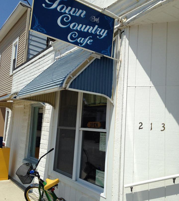 Woodward餐馆和美食-Town & Country Cafe