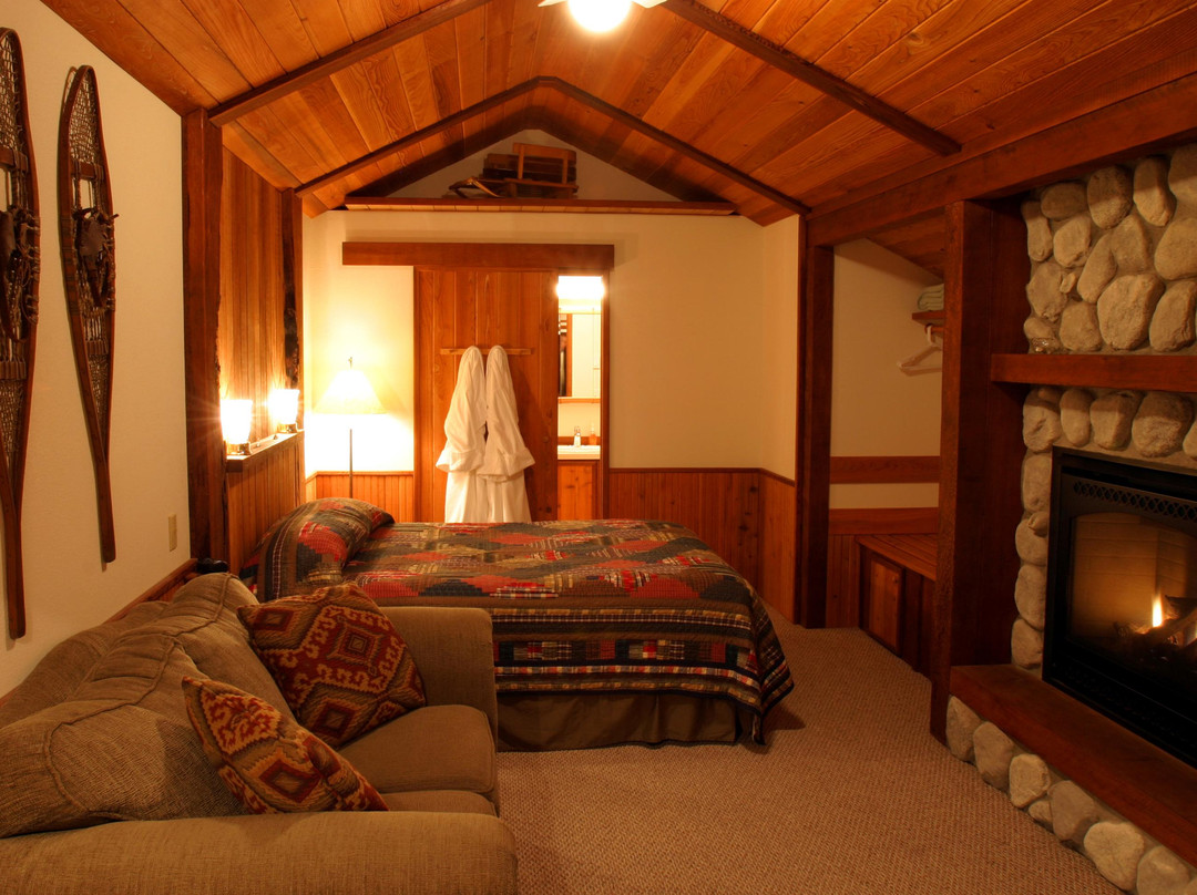 Almost Paradise Lodging