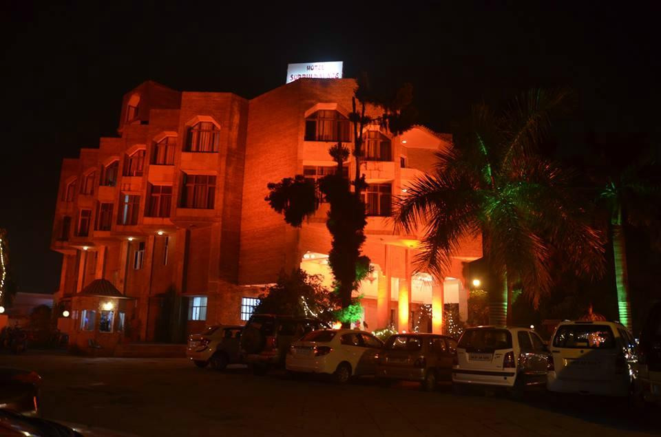 Hotel Surbhi Palace主图