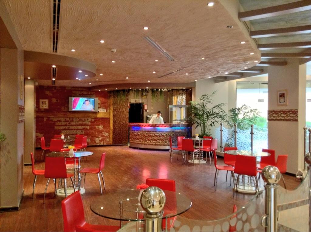 波登阿尔美登酒店