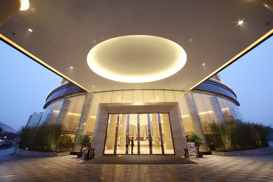 荣荣大酒店主图