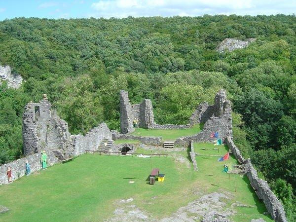 Les ruines du Chateau Fort de Montaigle景点图片
