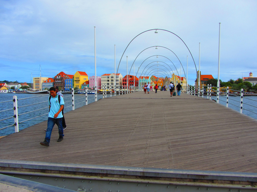 艾玛女王浮桥-威廉斯塔德必去景点