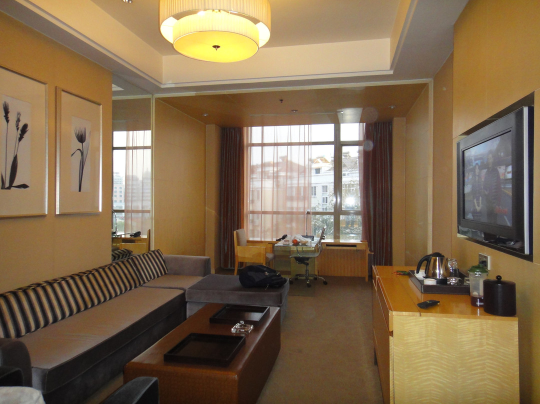 颐丰大酒店主图