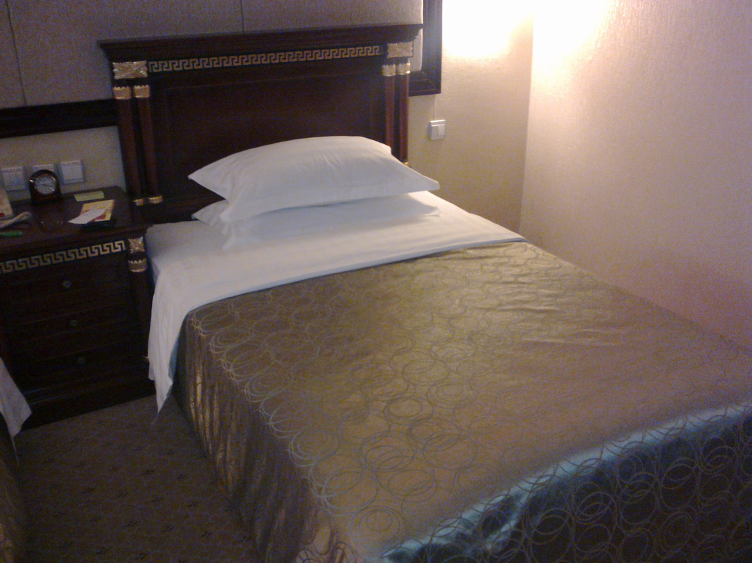 华中假日酒店主图