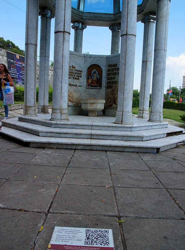 Monument to the Victims of NATO Bombardment in 1999景点图片