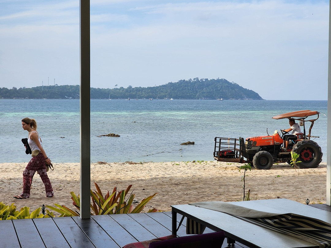 Adang Island Resort主图