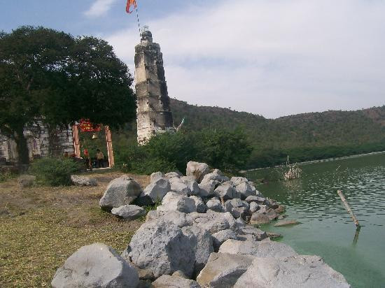 Lonar crater lake景点图片