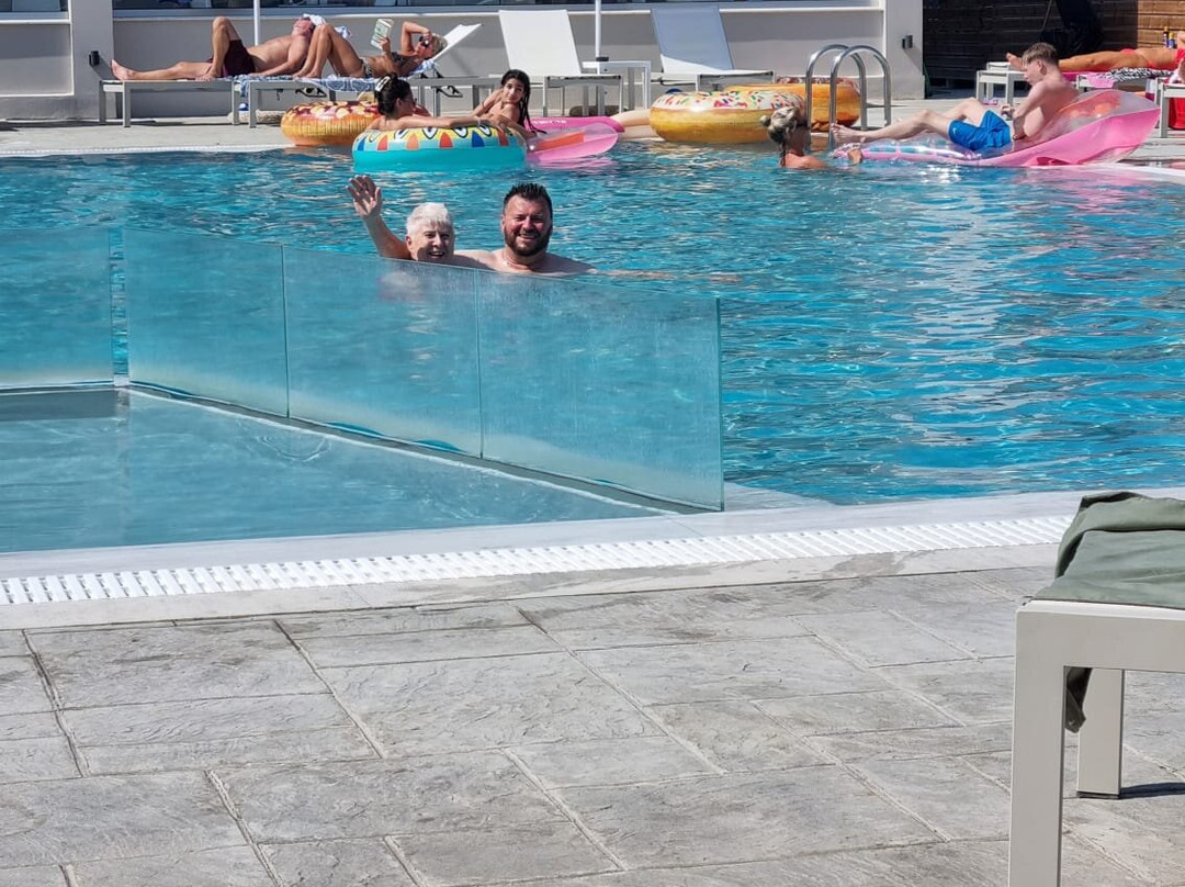 Pristine Hotel主图