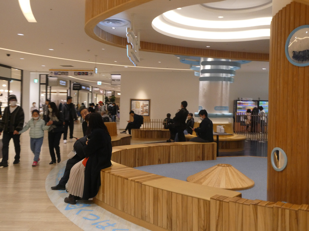 三井奥特莱斯购物城 横滨港湾-横滨市必去景点