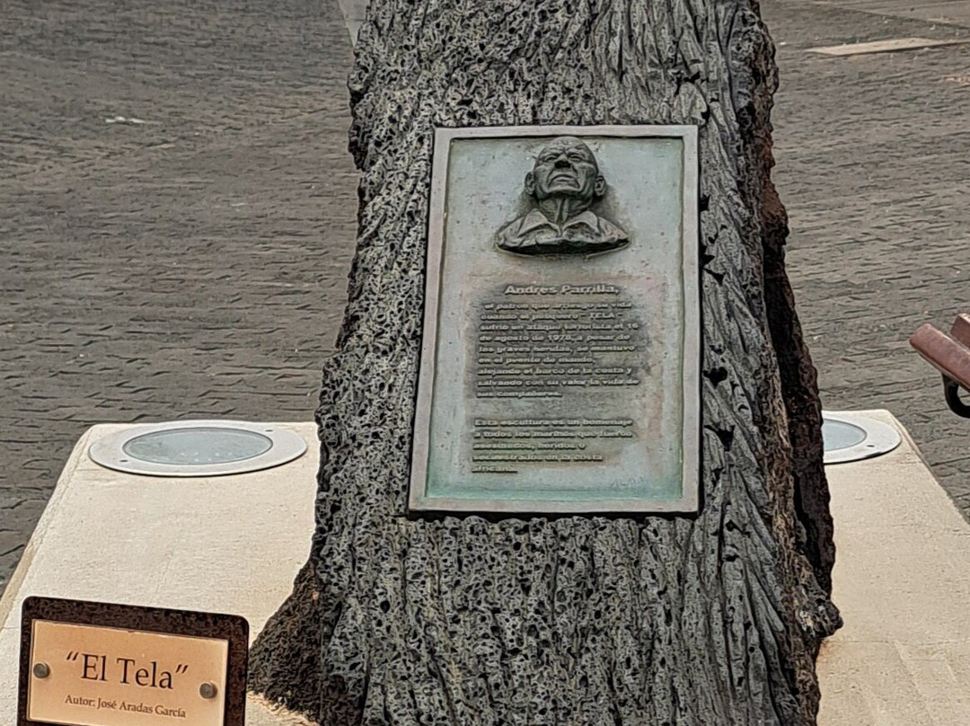 Estatua De Andres Parrilla-科斯塔特吉塞必去景点