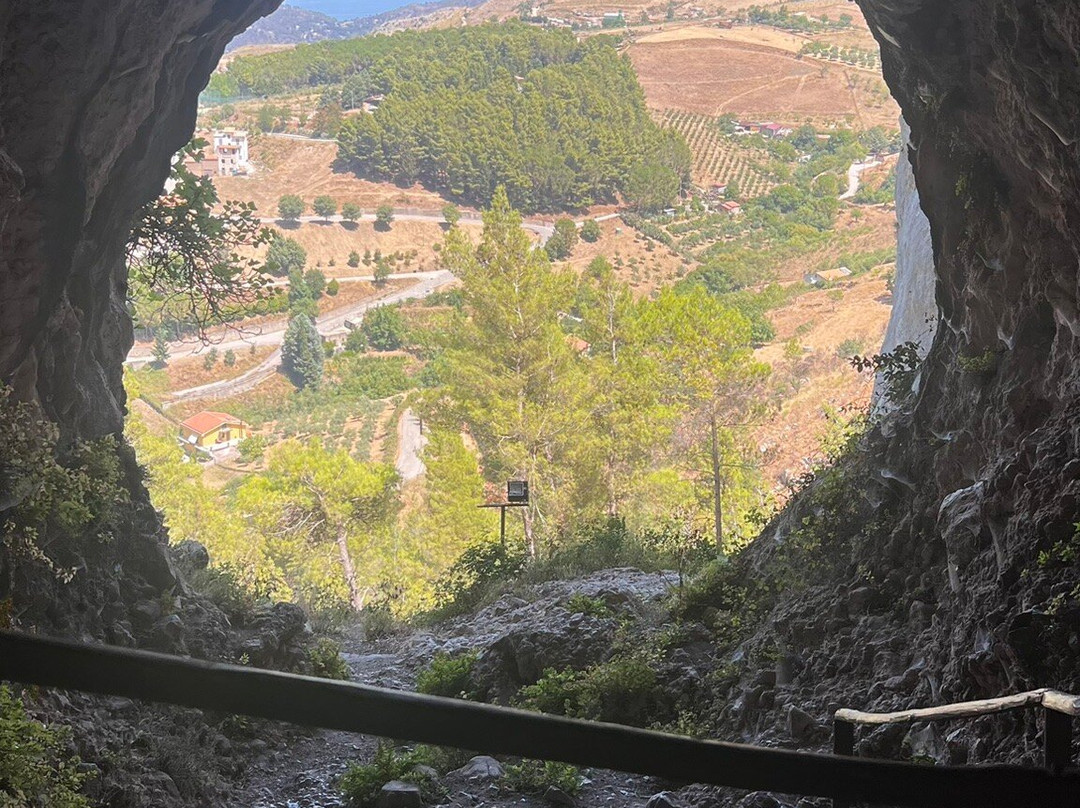 Grotta grattara景点图片