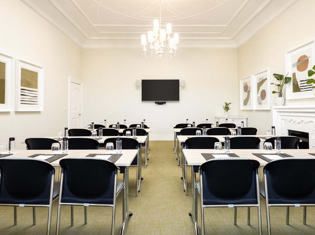 塞拉斯酒店主图