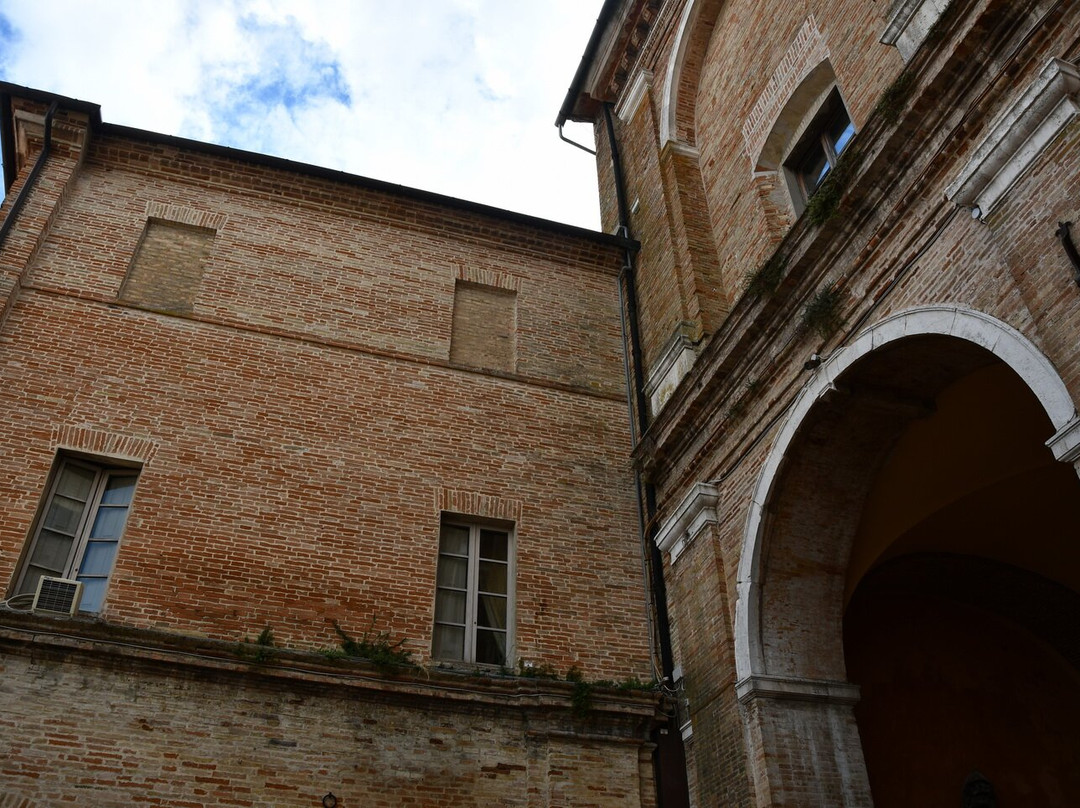 Palazzo Comunale-奥西莫必去景点