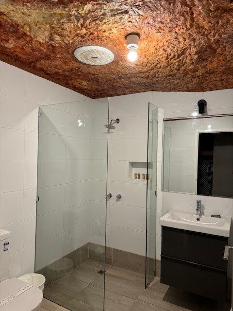 The Lookout Cave Underground Motel-浴室
