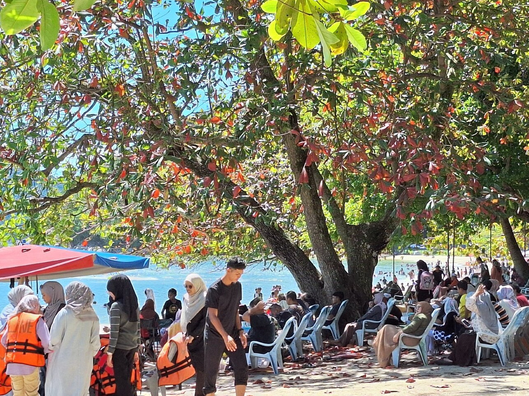 Pantai Teluk Batik-红土坎必去景点