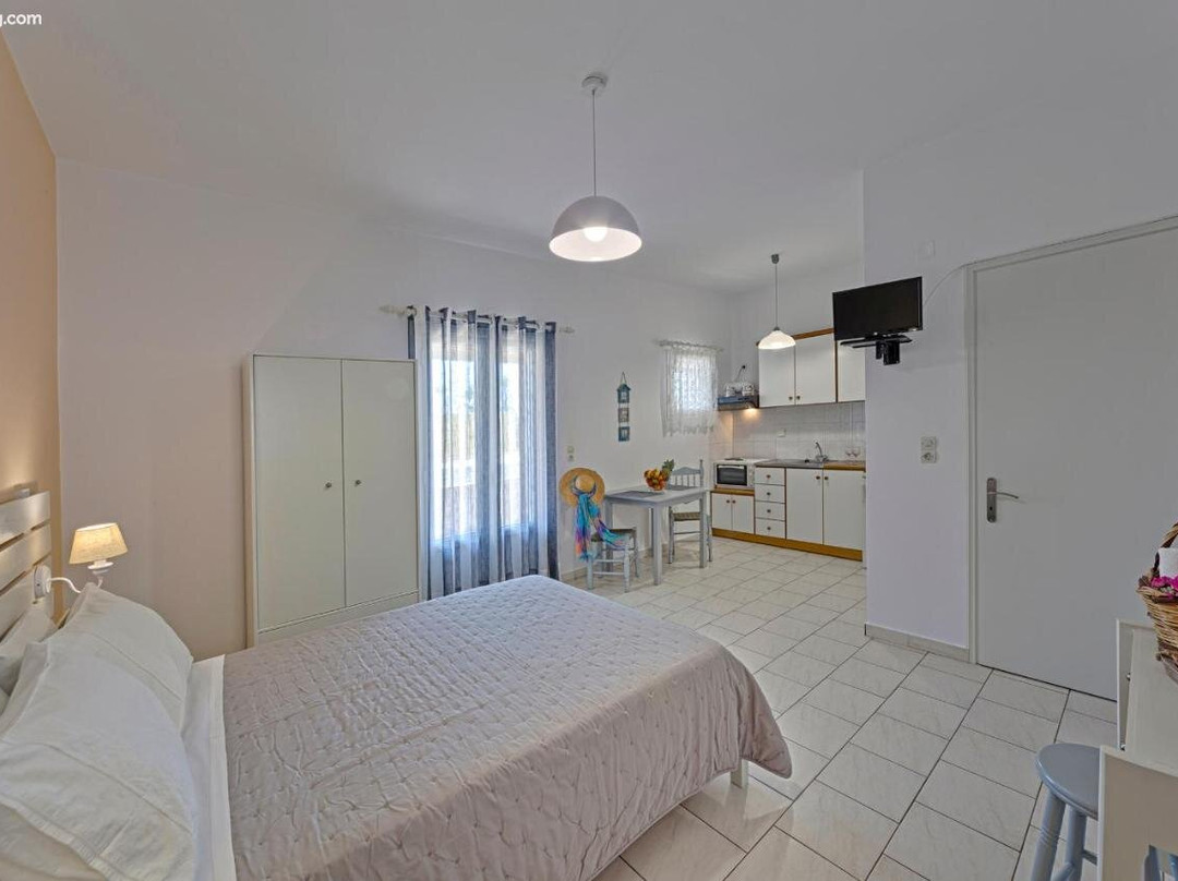 Letta's Apartments主图