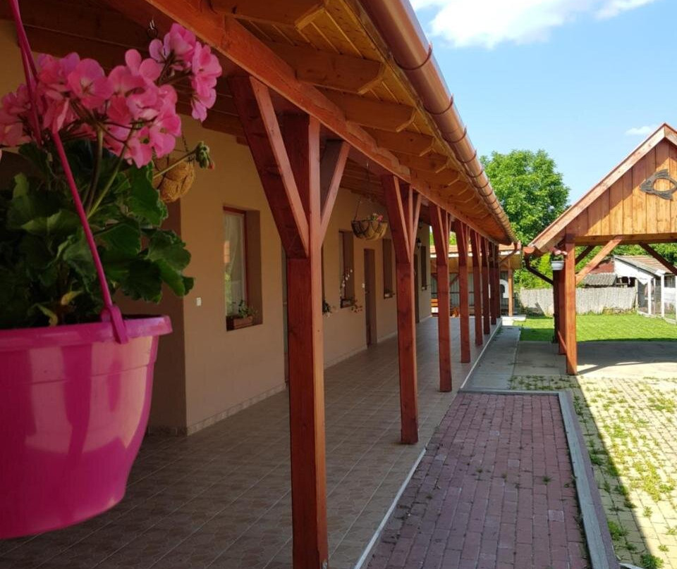 Tisza-Tavirózsa Vendégház