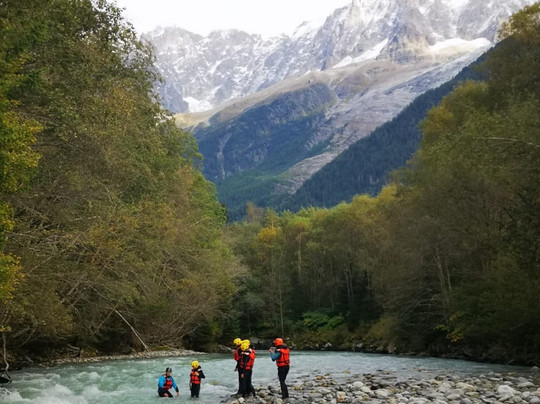 Yellowrafting-霞慕尼必去景点