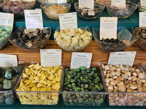 Crystalis Treasures-赫恩登必去景点