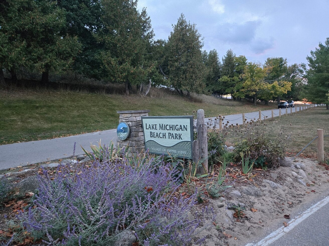 Lake Michigan Beach Park景点图片