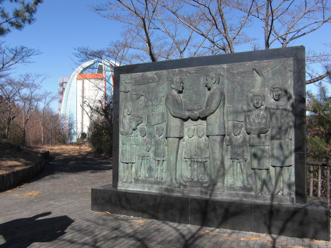 Ron-Yasu Talks Monument-日之出町必去景点