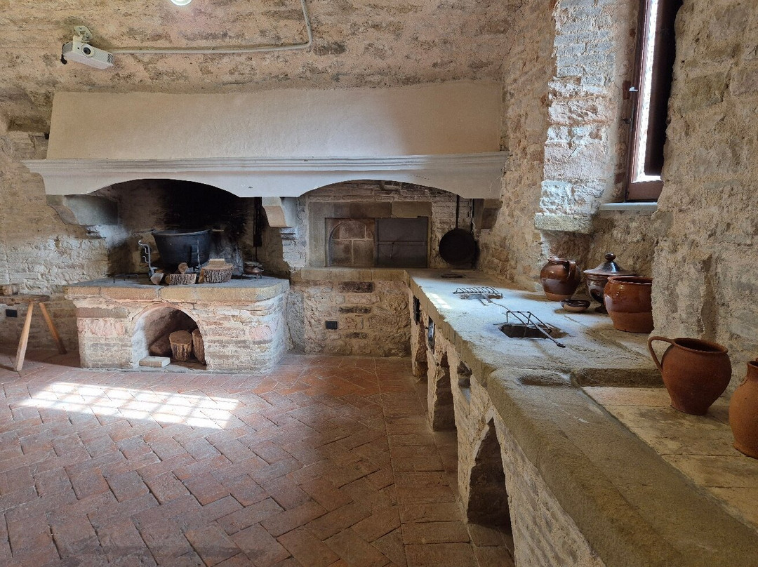 Castello di Frontone-Frontone必去景点