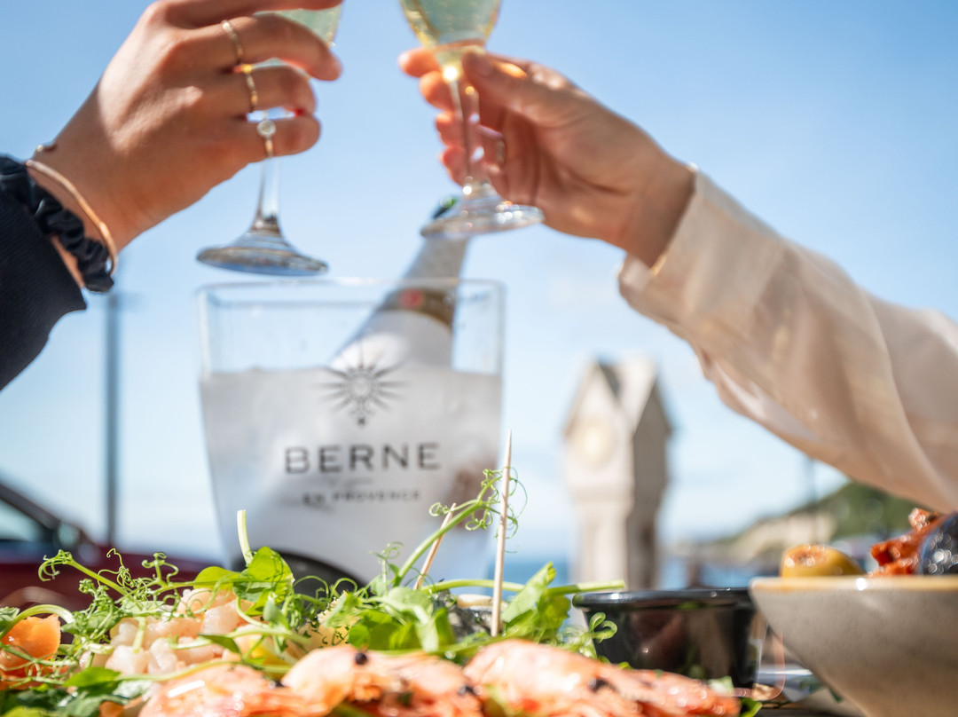 The Met Wine Bar