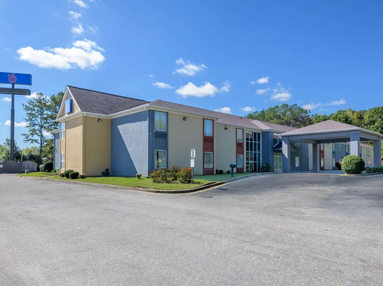 Motel 6 Dawsonville, GA North GA Premium Outlets