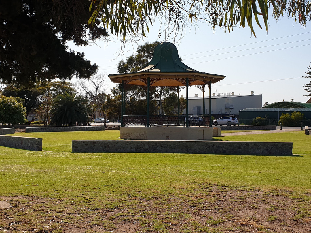 Davies Square景点图片
