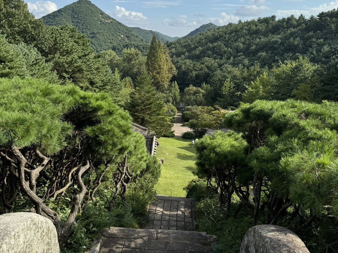 Tomb of King Kongmin景点图片