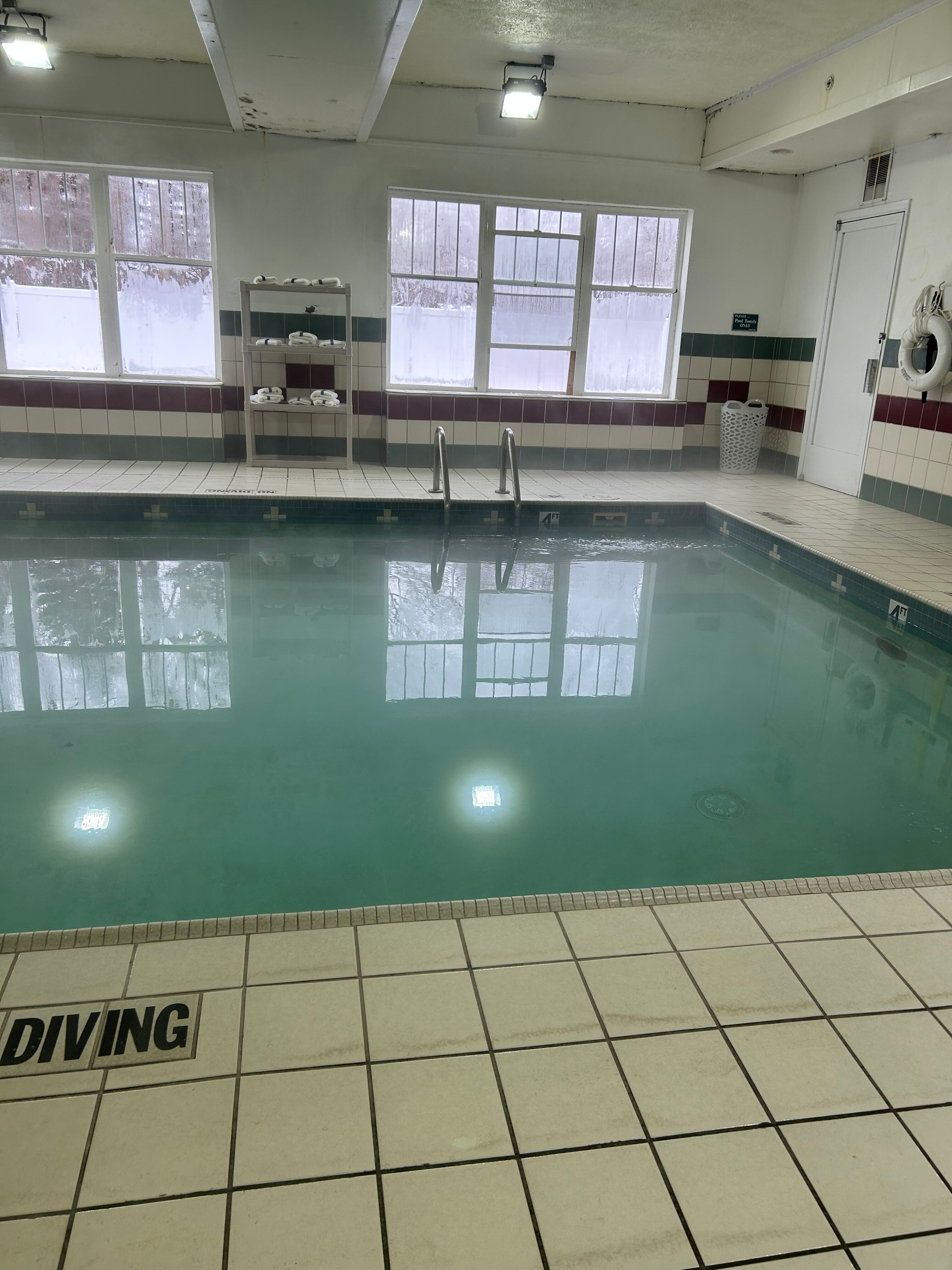 Country Inn & Suites by Radisson, Birch Run-Frankenmuth, MI-泳池