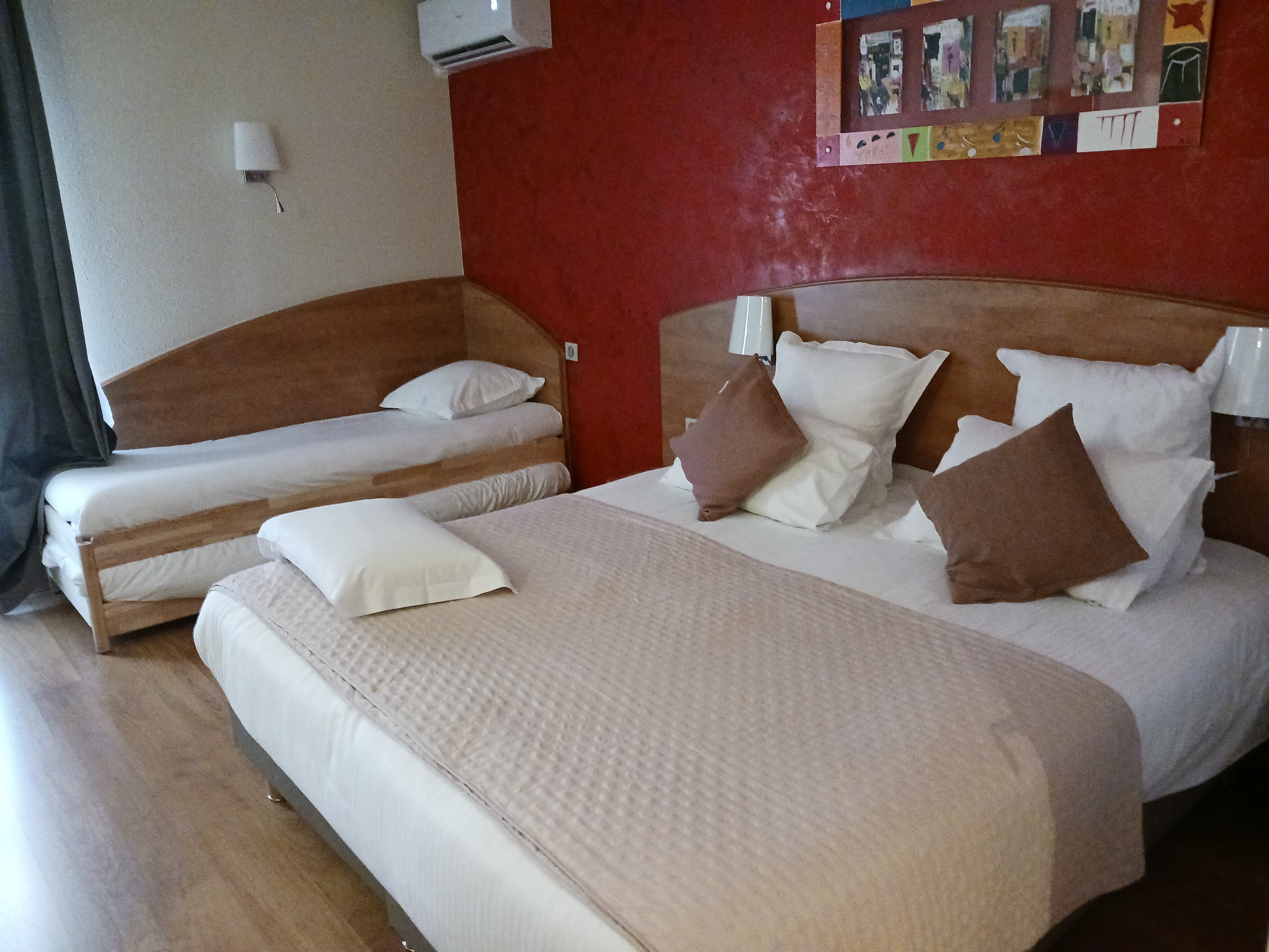 Kyriad Nîmes Ouest-客卧