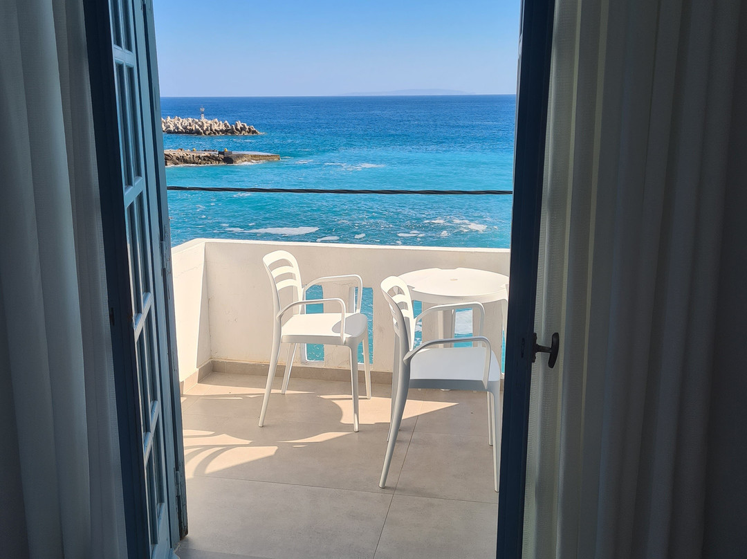 From Samaria To Livikon主图