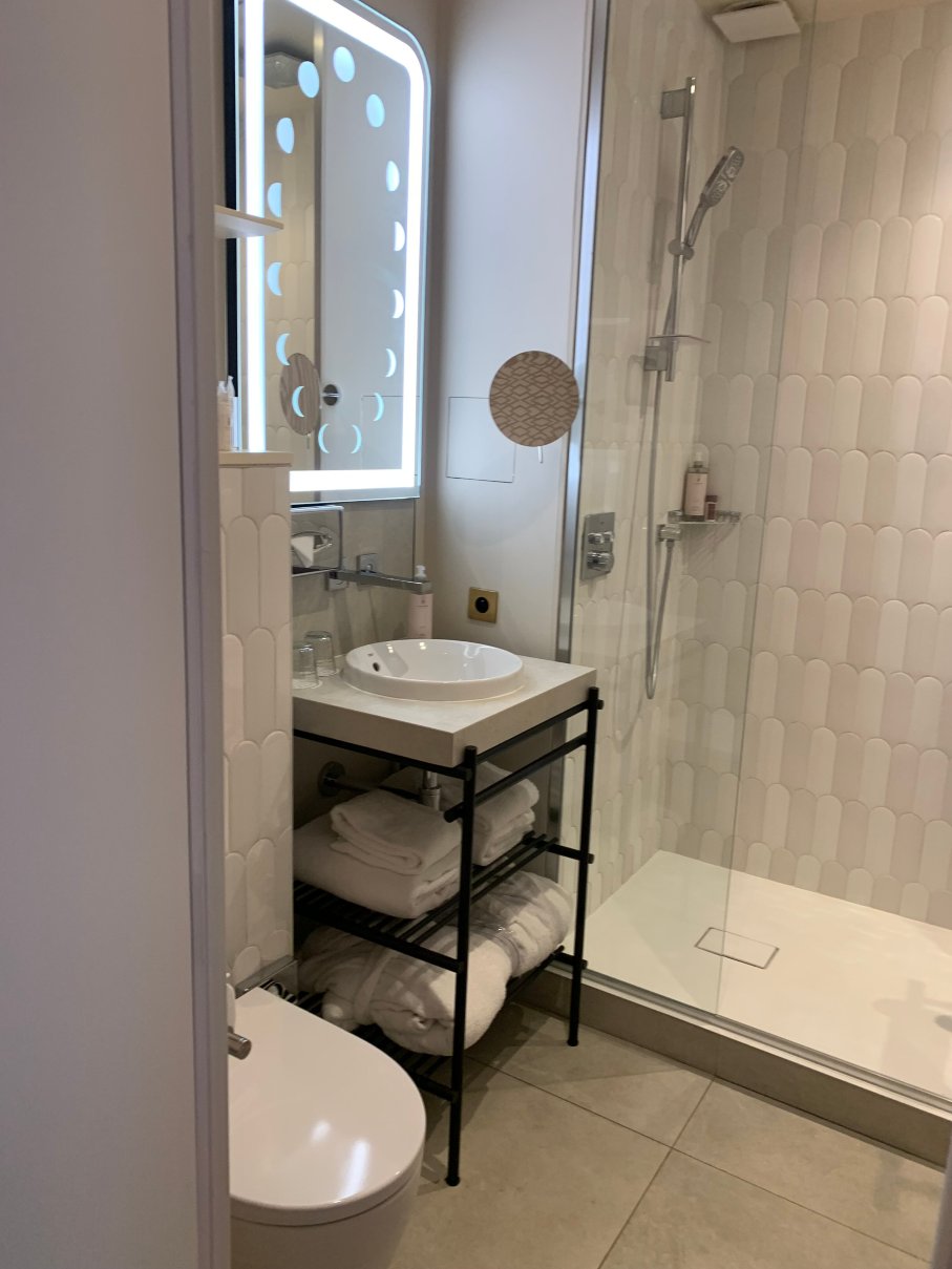 爱思得阿斯特拉歌剧院酒店-浴室